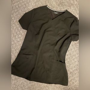 Elle scrub top black